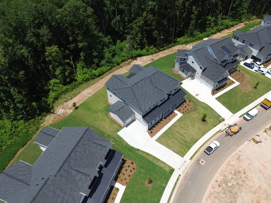 Why choose local Suwanee roof replacement specialists